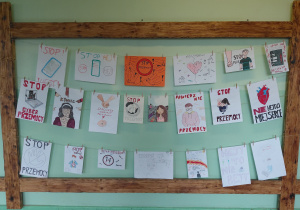 prace uczniów wykonane podczas tygodnia przeciwdziałania przemocy