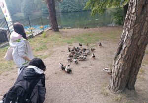 uczniowie na zajęciach w Arturówku