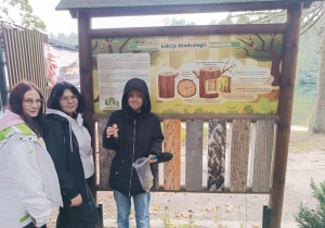 uczniowie na zajęciach w Arturówku